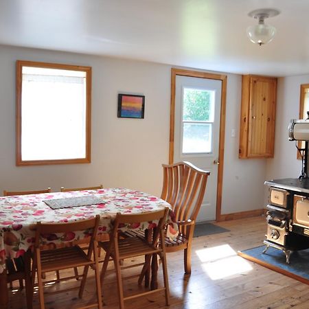 Breton Cove Farmhouse Hostal Indian Brook Exterior foto