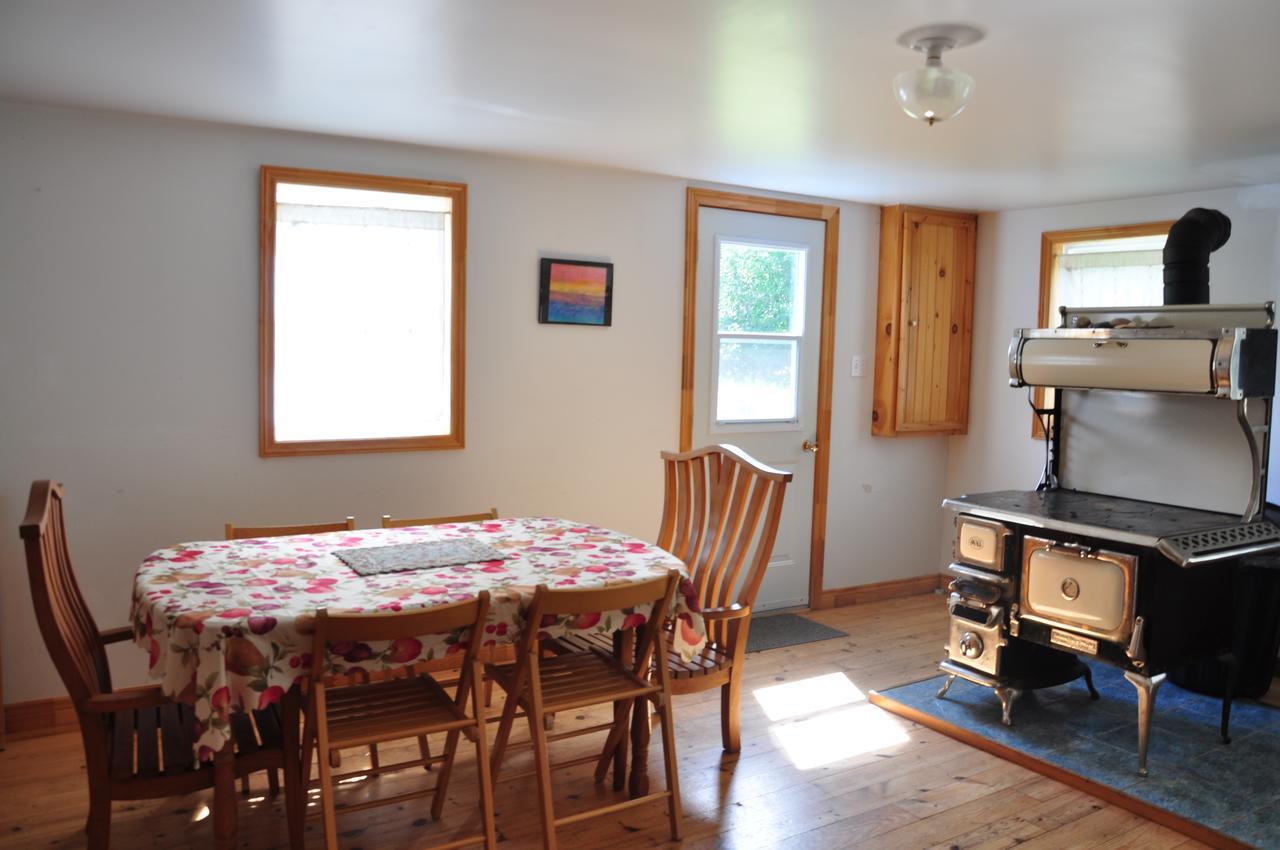 Breton Cove Farmhouse Hostal Indian Brook Exterior foto