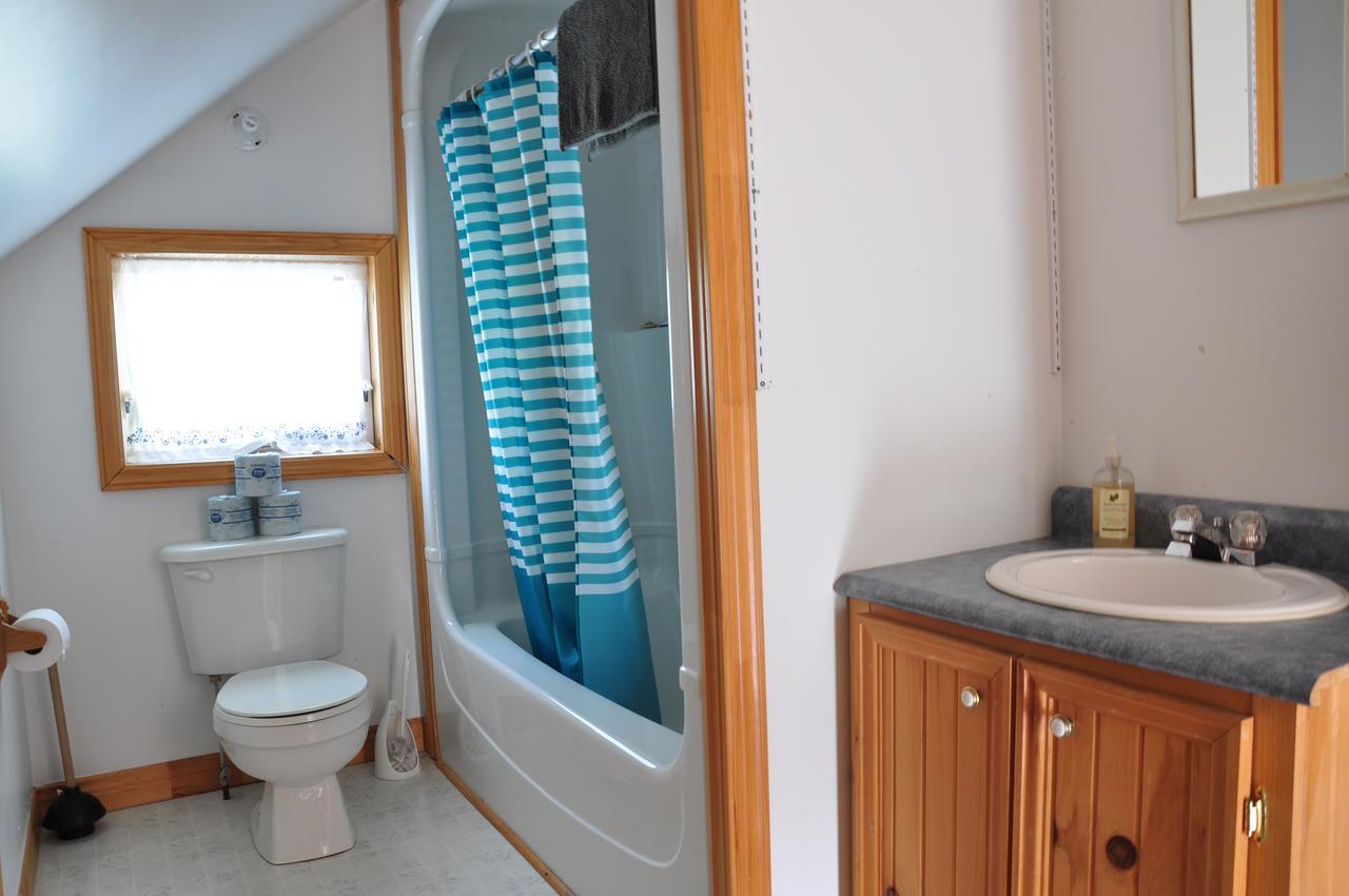 Breton Cove Farmhouse Hostal Indian Brook Exterior foto